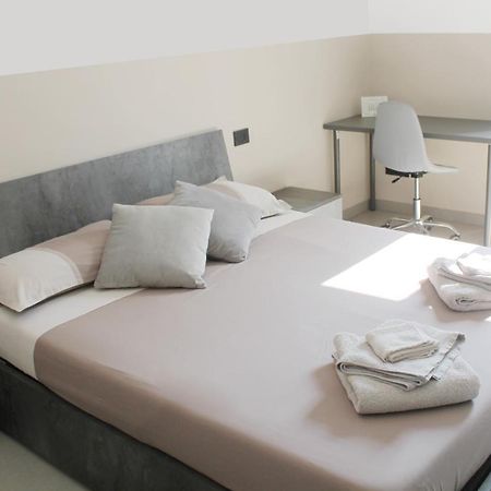 Porta Susa x6 - FreeParking Wi-fi e Netflix Apartment Turin Bagian luar foto