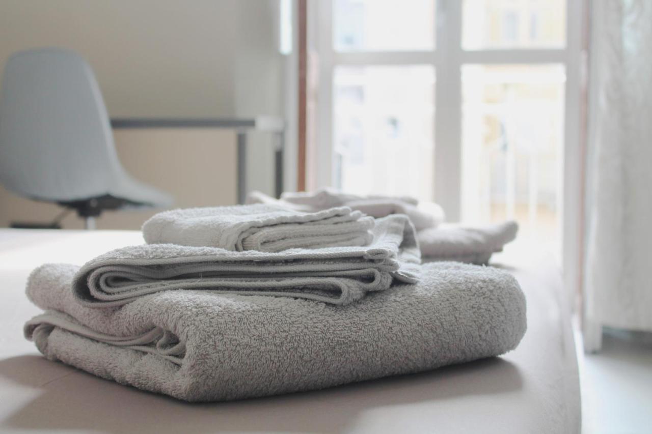 Porta Susa x6 - FreeParking Wi-fi e Netflix Apartment Turin Bagian luar foto