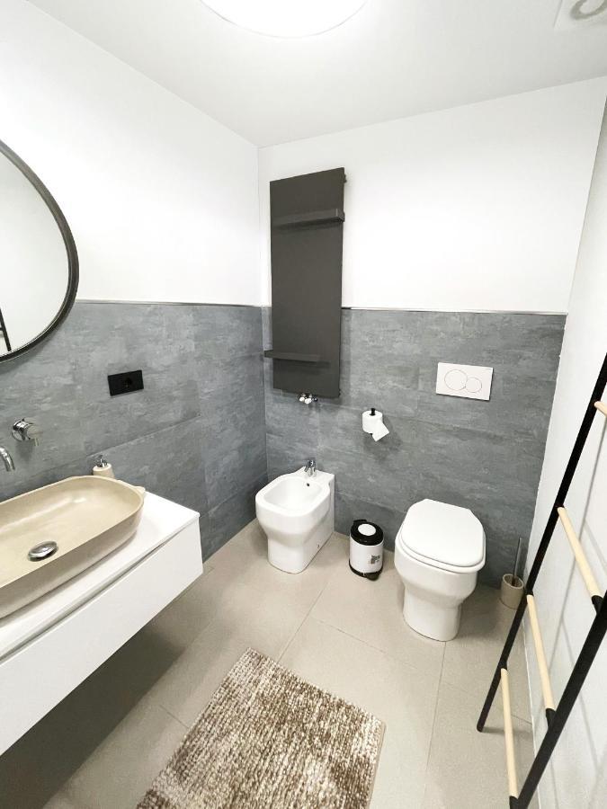 Porta Susa x6 - FreeParking Wi-fi e Netflix Apartment Turin Bagian luar foto